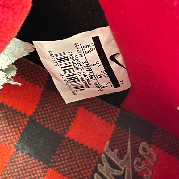 Nike SB Dunk High Premium 'Red Velvet' - Picture 6 of 7